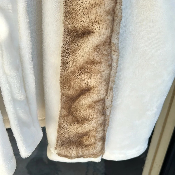 Things Remembered Cream Fur Trim Plush Luxurious Bath Robe NWT - Picture 5 of 9